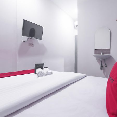 Hotel Reddoorz Near Itc Mangga Dua Giacarta Esterno foto