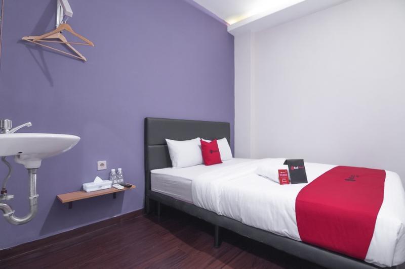 Hotel Reddoorz Near Itc Mangga Dua Giacarta Esterno foto