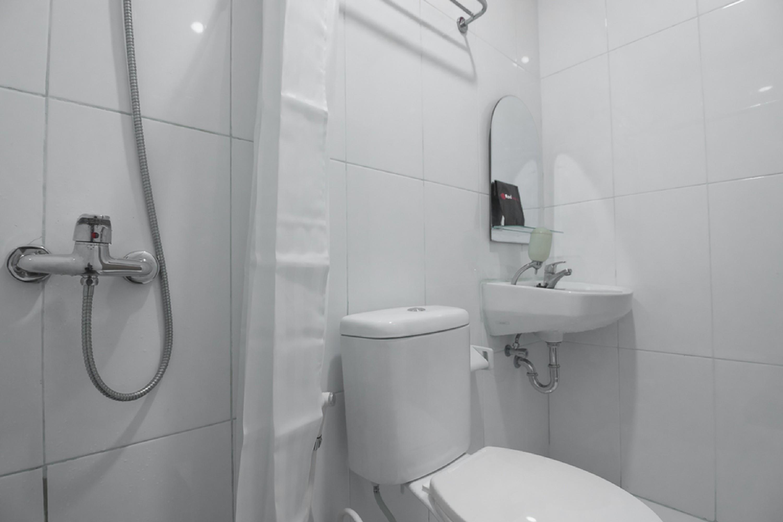 Hotel Reddoorz Near Itc Mangga Dua Giacarta Esterno foto