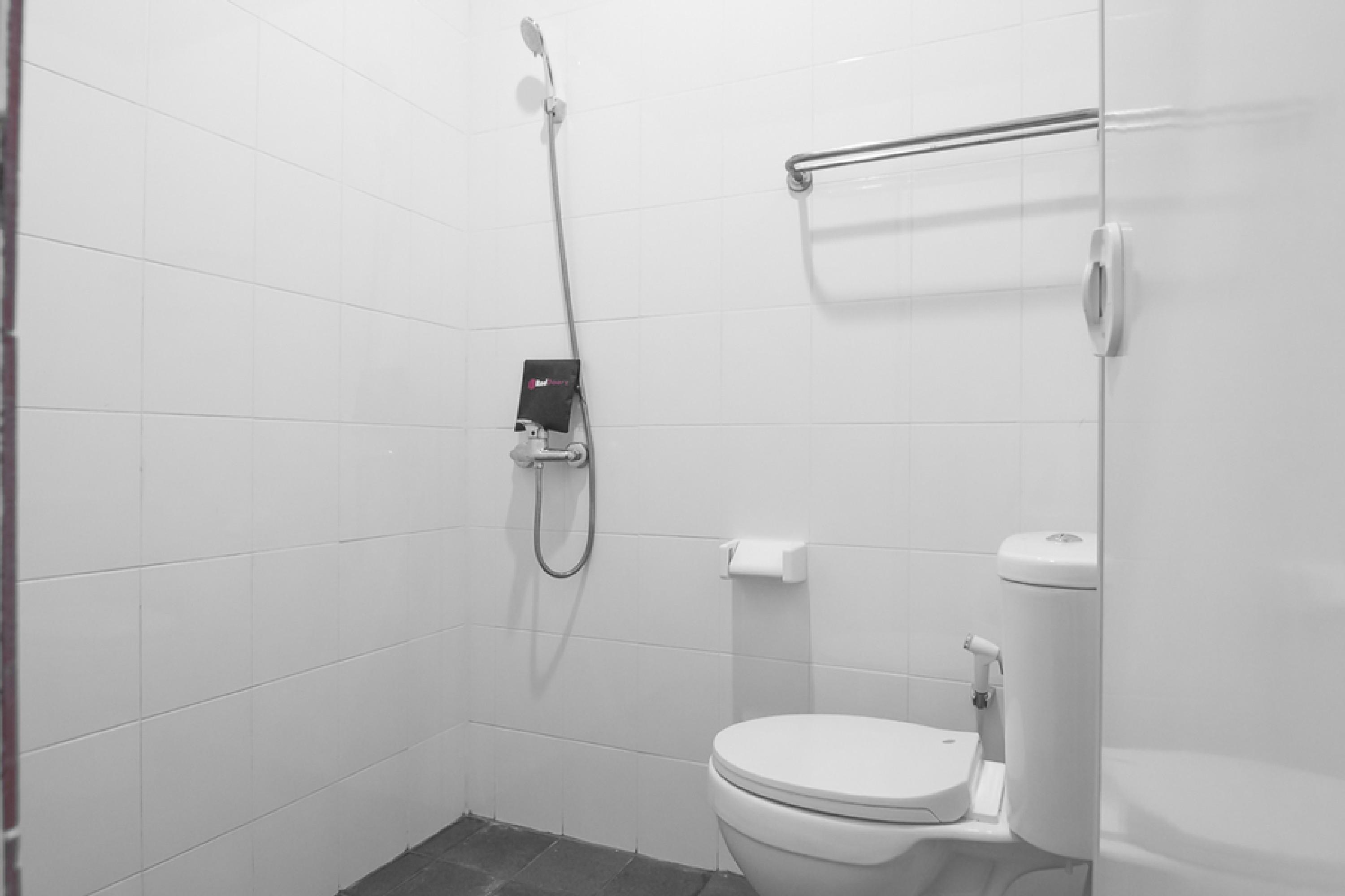 Hotel Reddoorz Near Itc Mangga Dua Giacarta Esterno foto