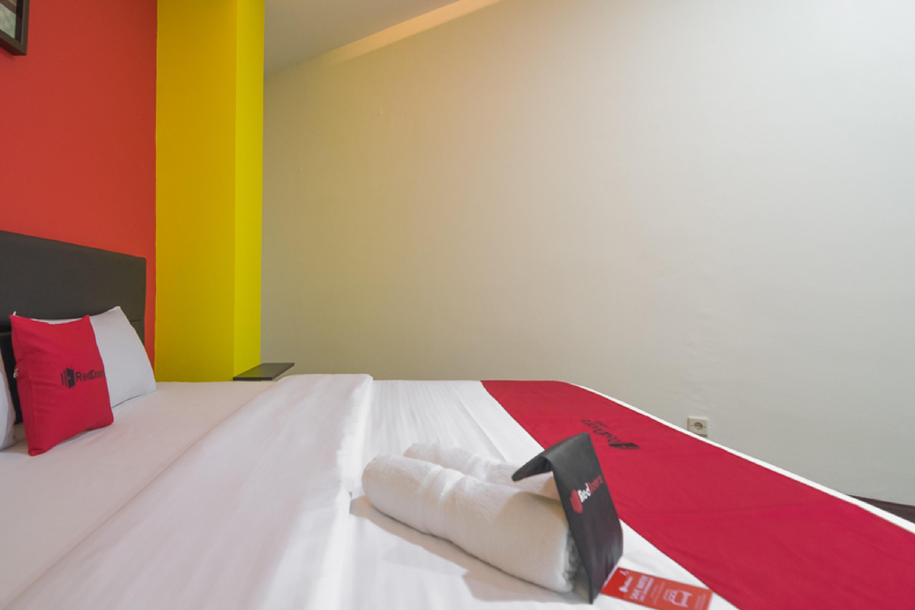 Hotel Reddoorz Near Itc Mangga Dua Giacarta Esterno foto