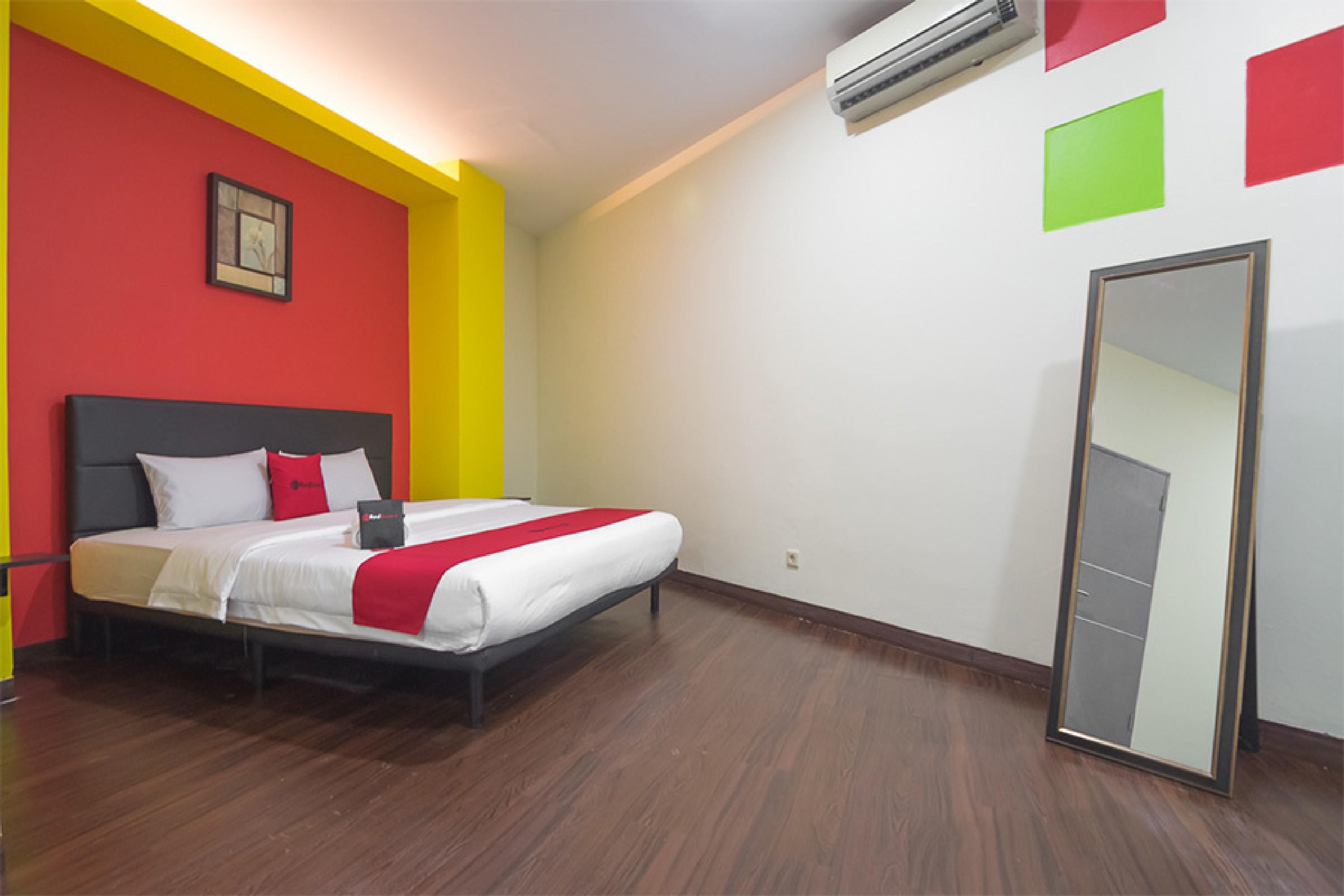 Hotel Reddoorz Near Itc Mangga Dua Giacarta Esterno foto