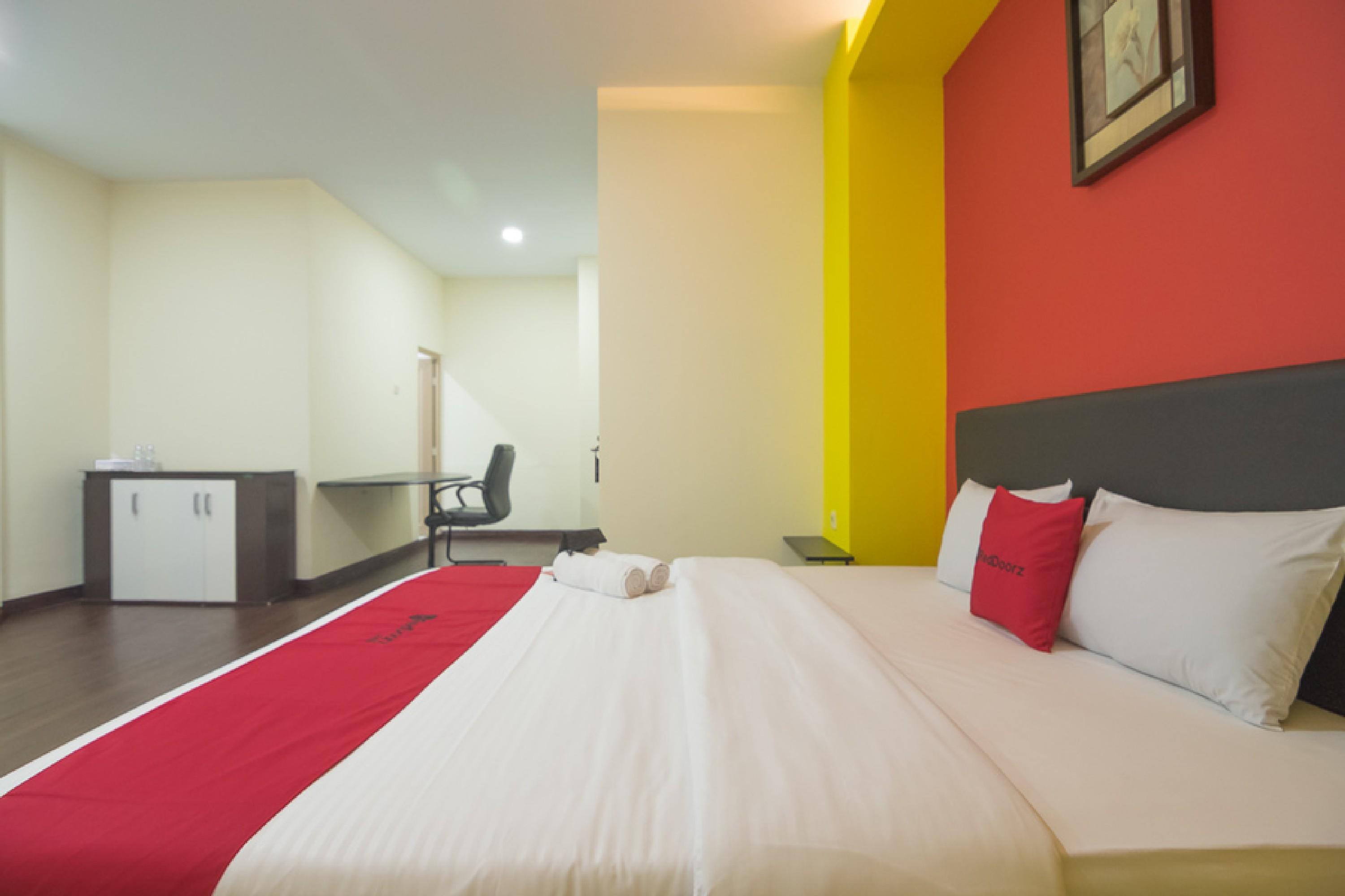 Hotel Reddoorz Near Itc Mangga Dua Giacarta Esterno foto
