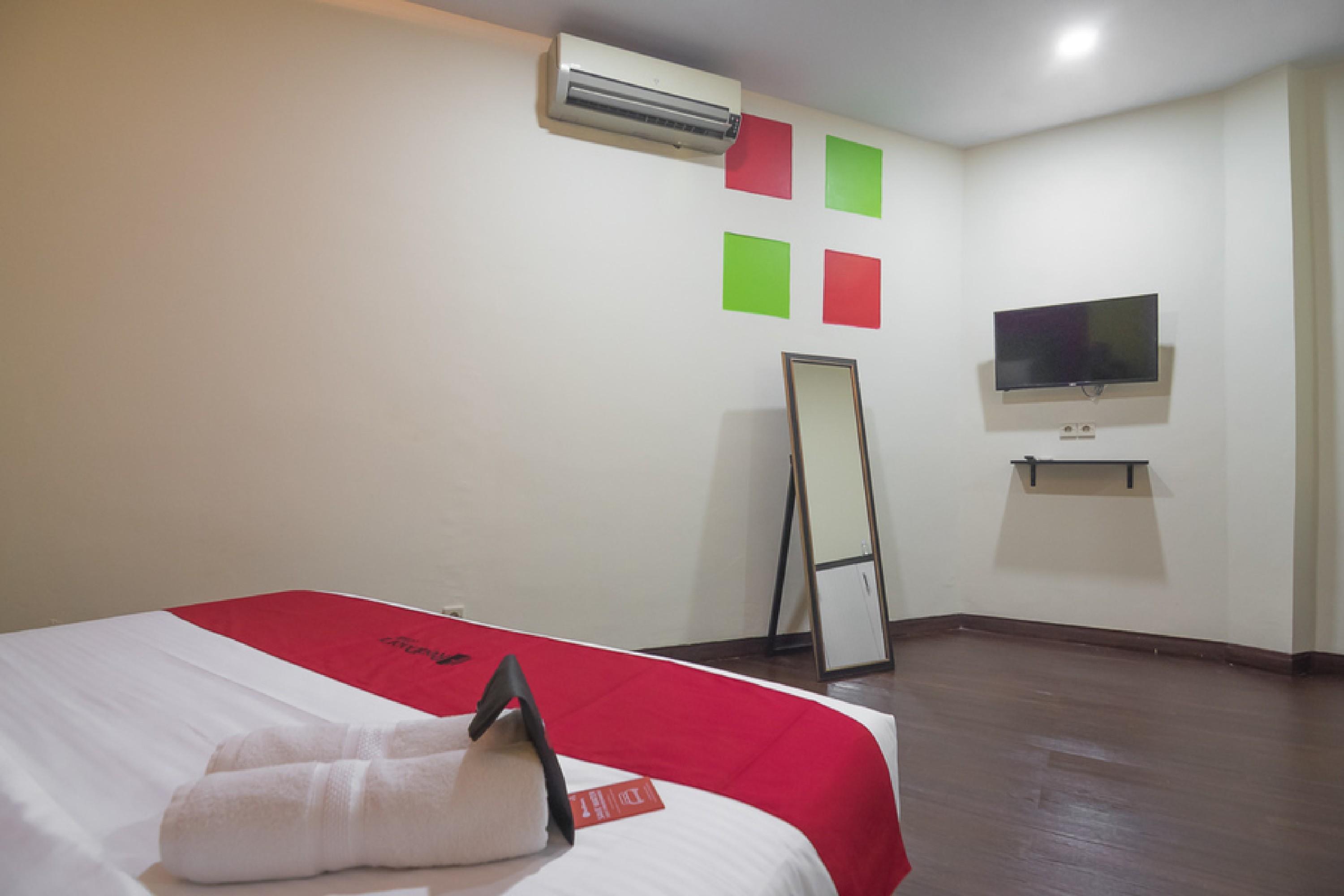 Hotel Reddoorz Near Itc Mangga Dua Giacarta Esterno foto
