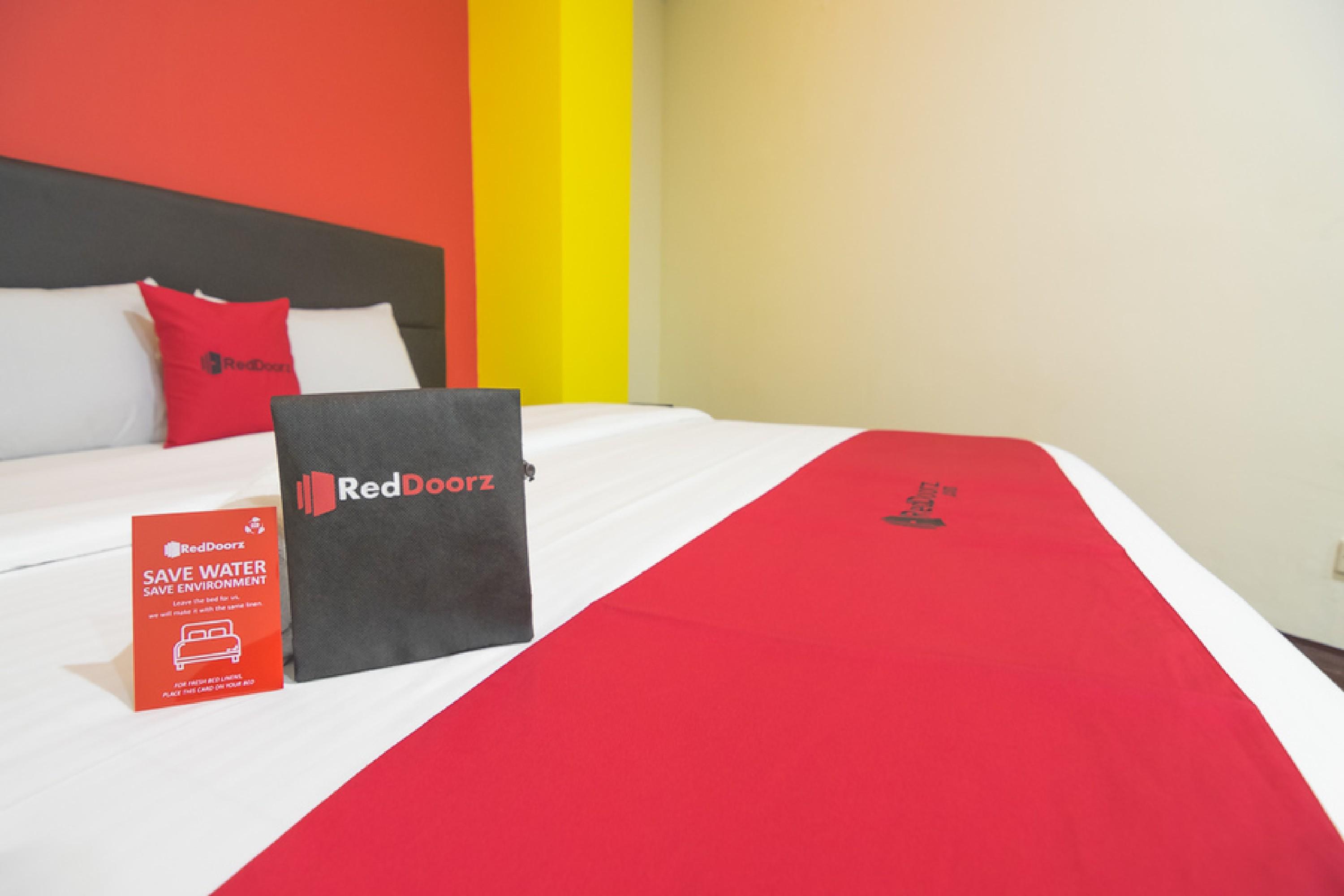 Hotel Reddoorz Near Itc Mangga Dua Giacarta Esterno foto