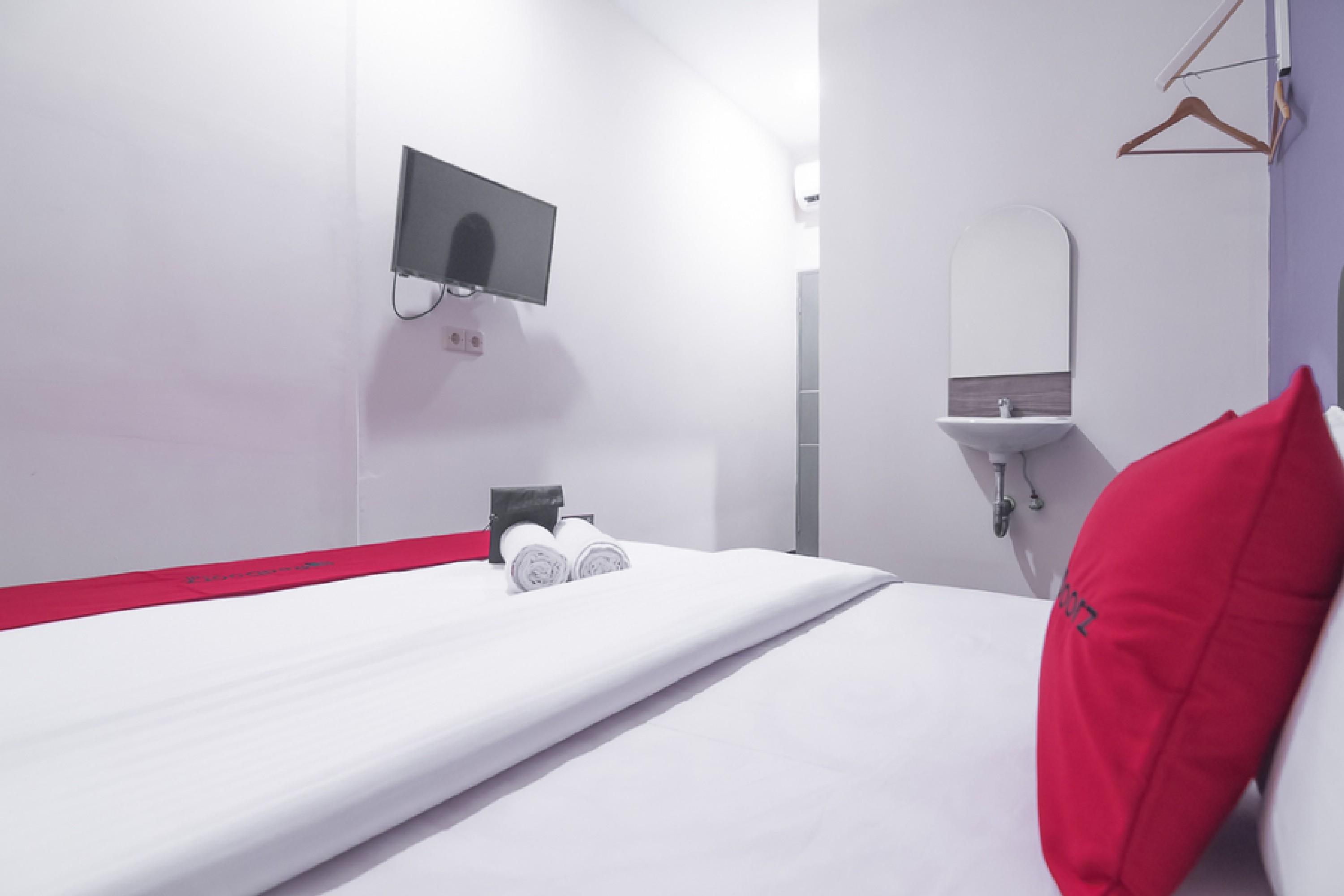 Hotel Reddoorz Near Itc Mangga Dua Giacarta Esterno foto