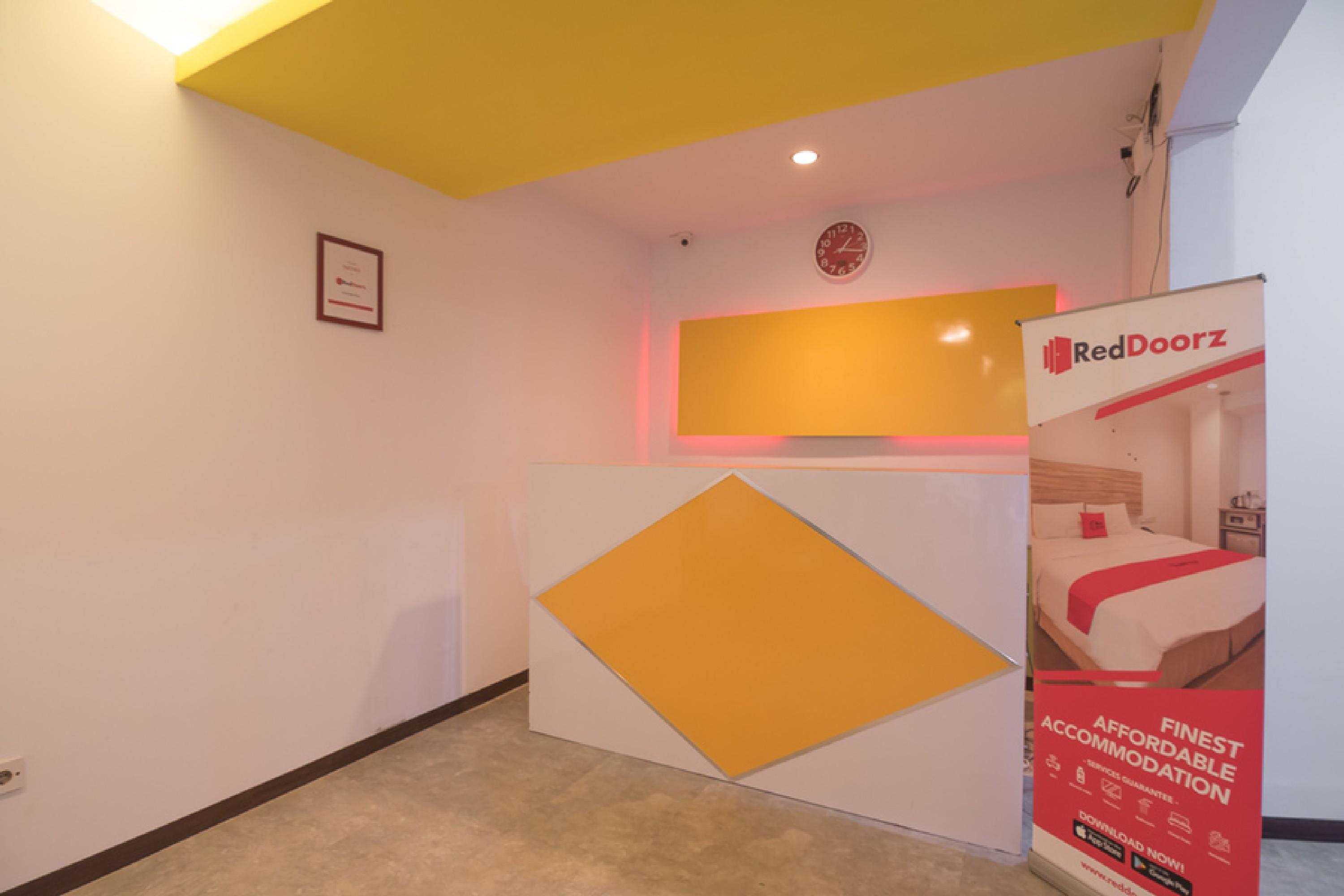 Hotel Reddoorz Near Itc Mangga Dua Giacarta Esterno foto