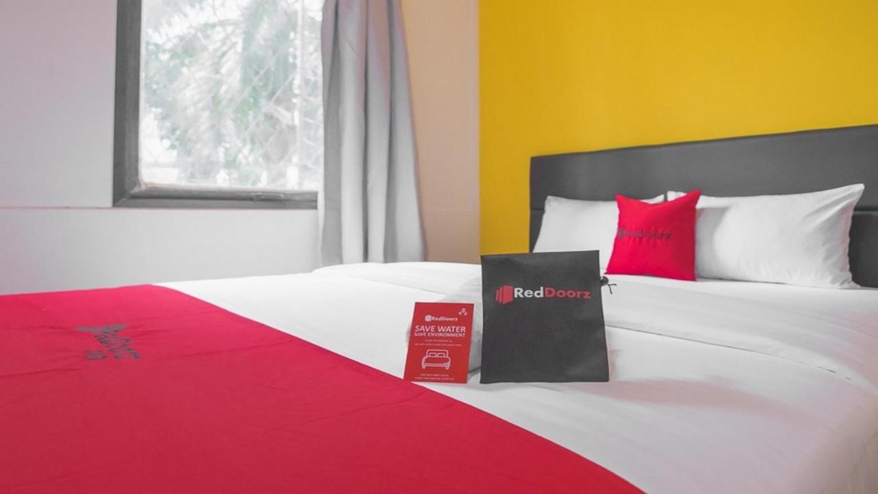 Hotel Reddoorz Near Itc Mangga Dua Giacarta Esterno foto