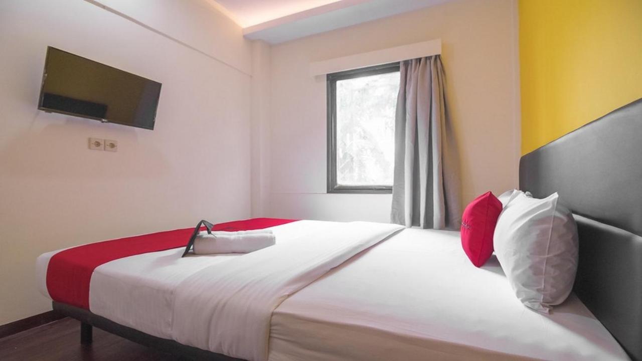 Hotel Reddoorz Near Itc Mangga Dua Giacarta Esterno foto