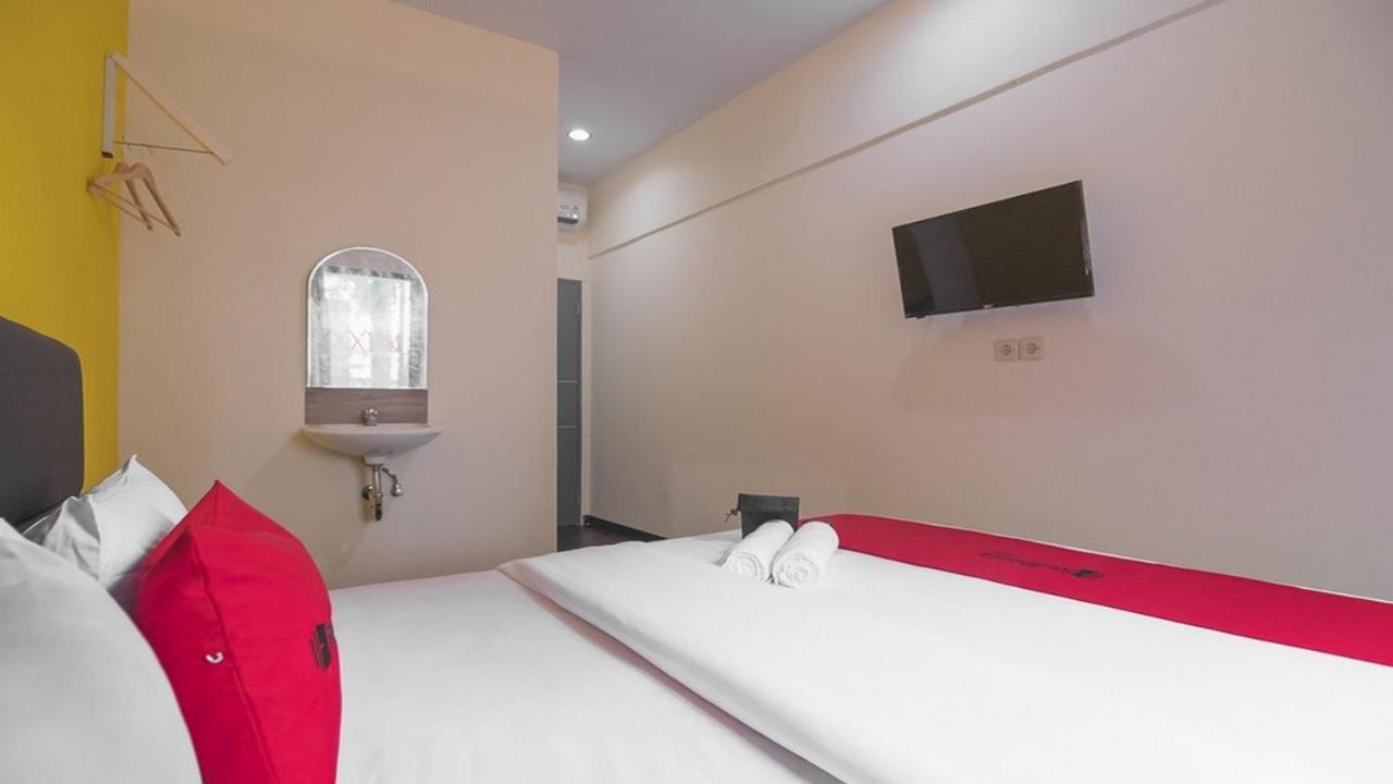 Hotel Reddoorz Near Itc Mangga Dua Giacarta Esterno foto